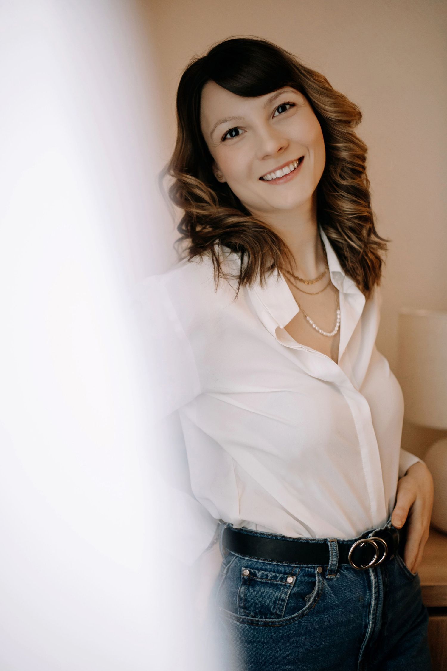 Portrait professionnel et corporate à Soignies pour entrepreneur : photo de profil LinkedIn lumineuse.