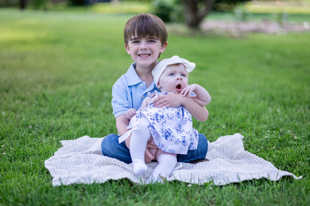 Springfield, IL photographer captures two young children during a photo session in Central IL