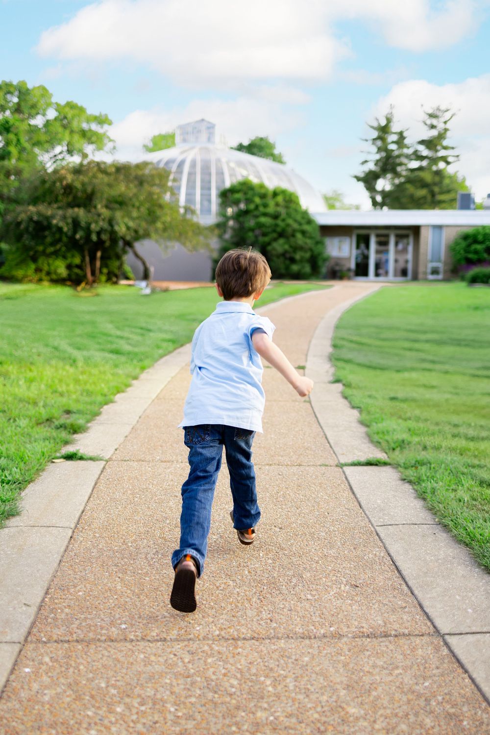Springfield, IL photographer captures two young children during a photo session in Central IL