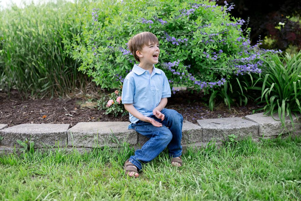 Springfield, IL photographer captures two young children during a photo session in Central IL