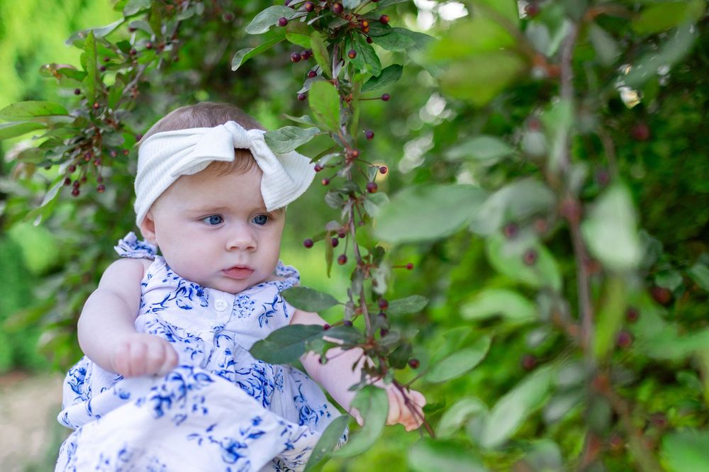 Springfield, IL photographer captures two young children during a photo session in Central IL