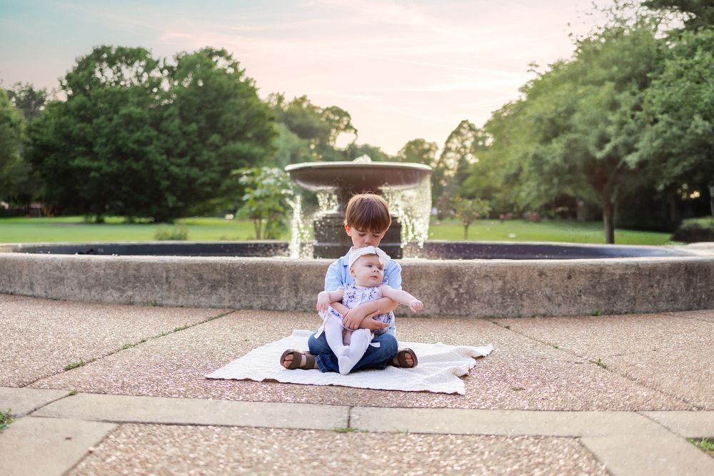 Springfield, IL photographer captures two young children in Central IL
