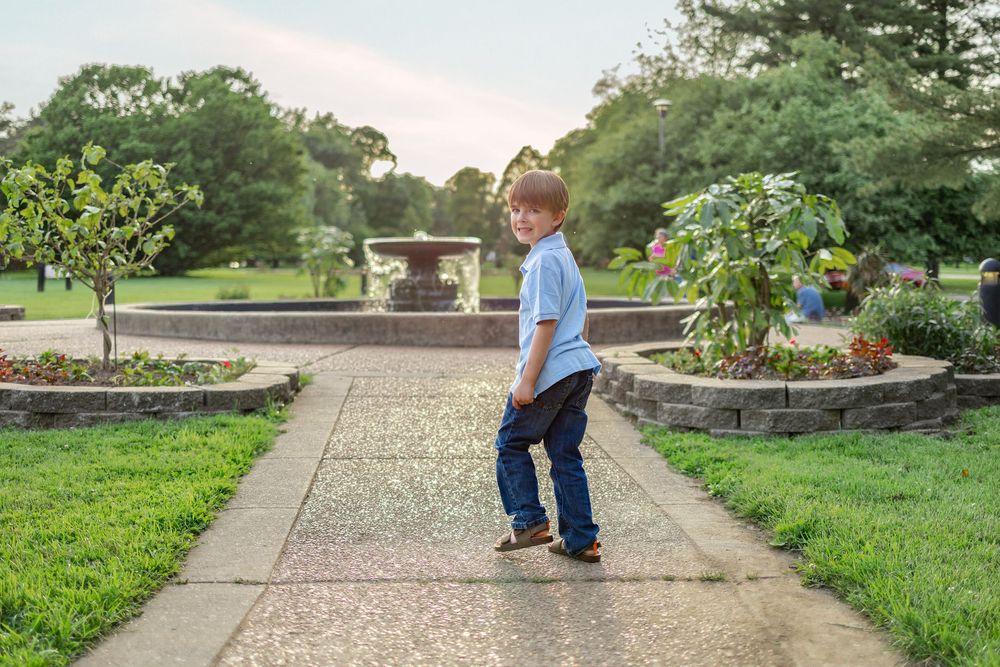 Springfield, IL photographer captures two young children during a photo session in Central IL
