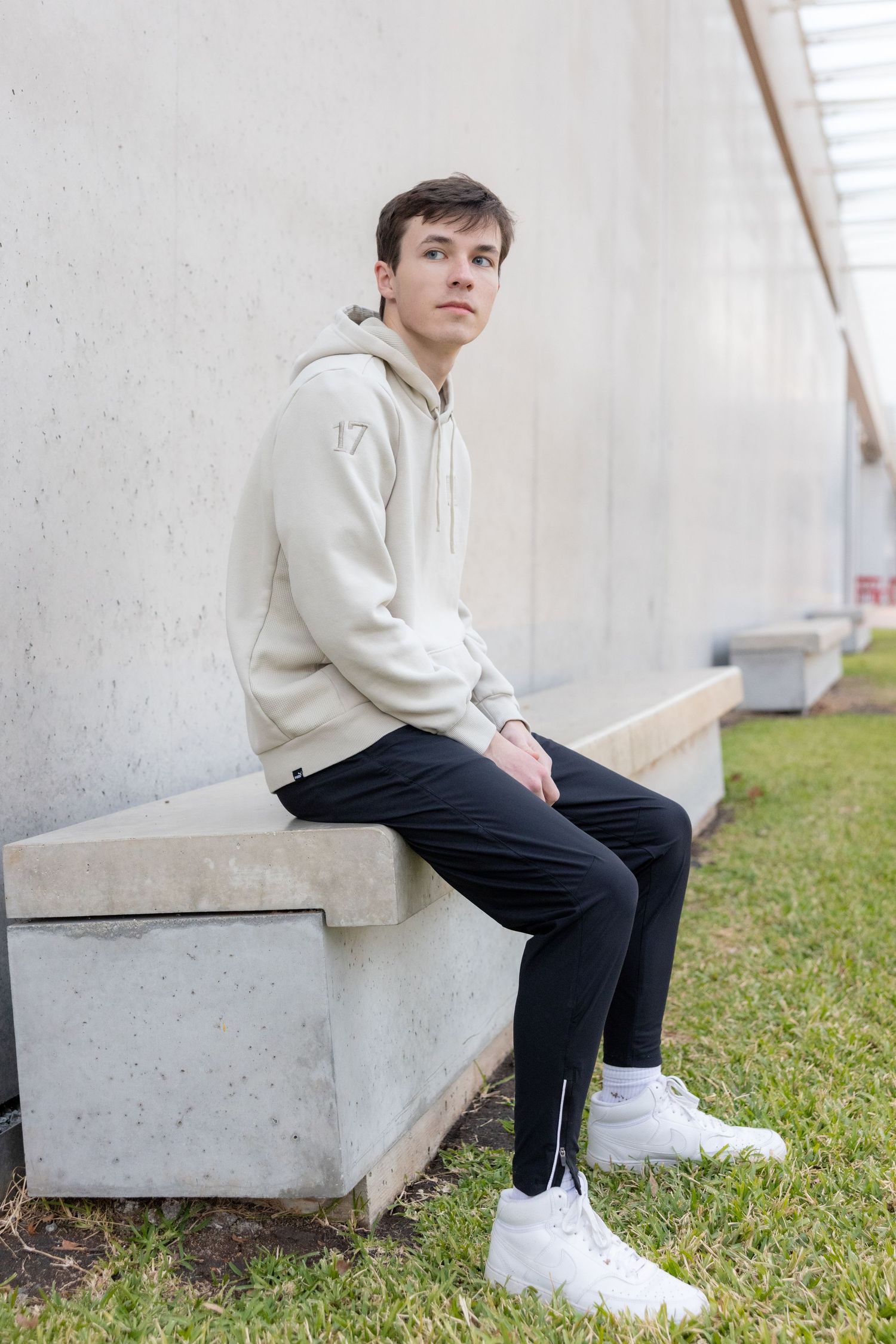 Fort Worth high school senior photographer taking senior photos at the Kimbell Art Museum in Fort Worth Texas