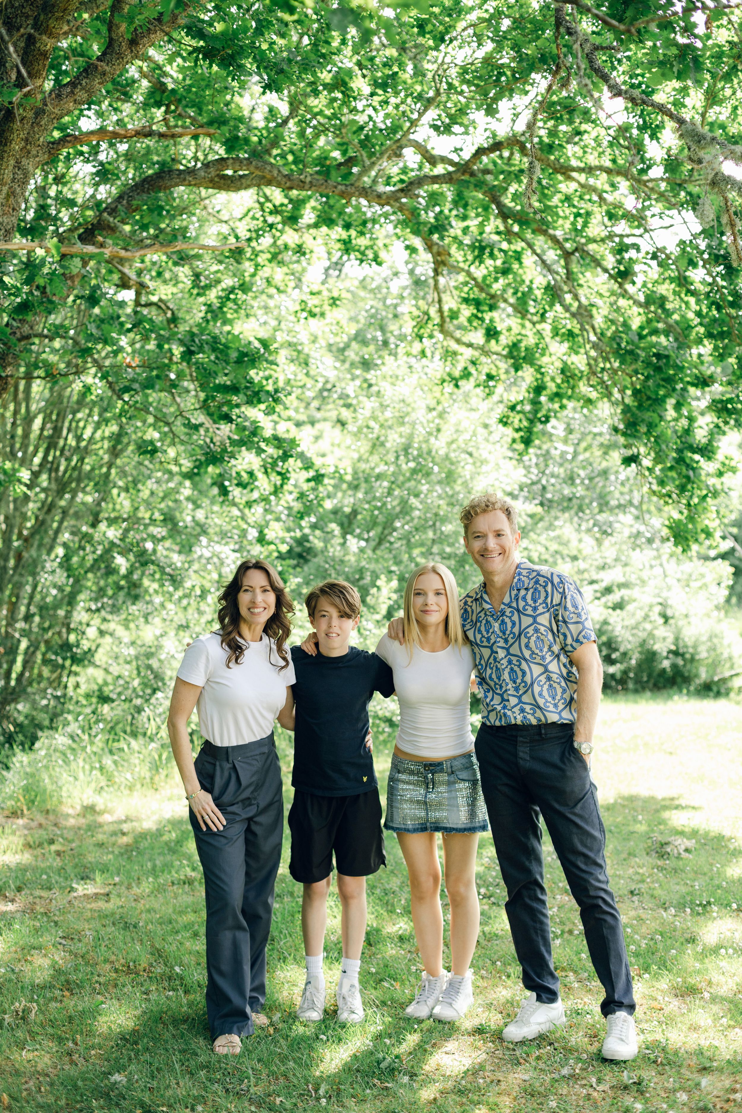Familjefotografering med Peter, Lydia, Millie och Hayden Johansson efter som sommarkonsert. Fotograf Rebecca Nordin.