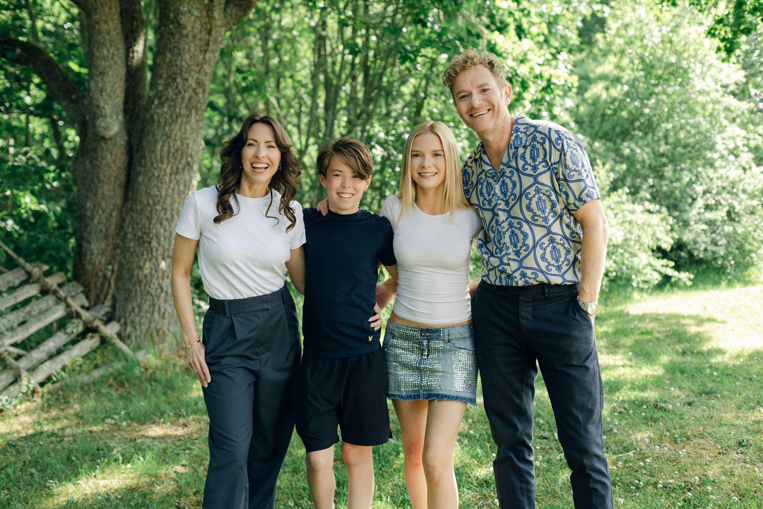 Familjefotografering med Peter, Lydia, Millie och Hayden Johansson efter som sommarkonsert. Fotograf Rebecca Nordin.
