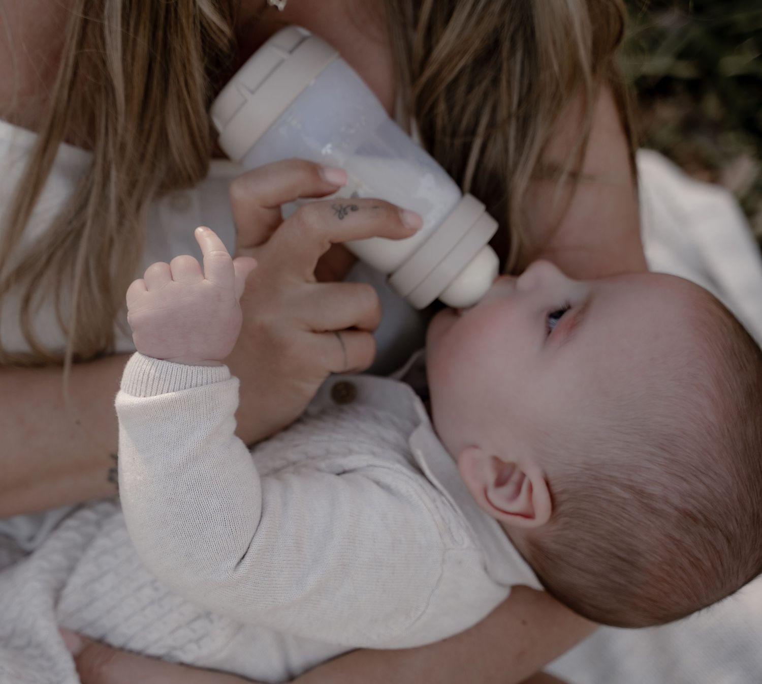 intimate-motherhood-photography-swaddle-and-snuggles.jpg