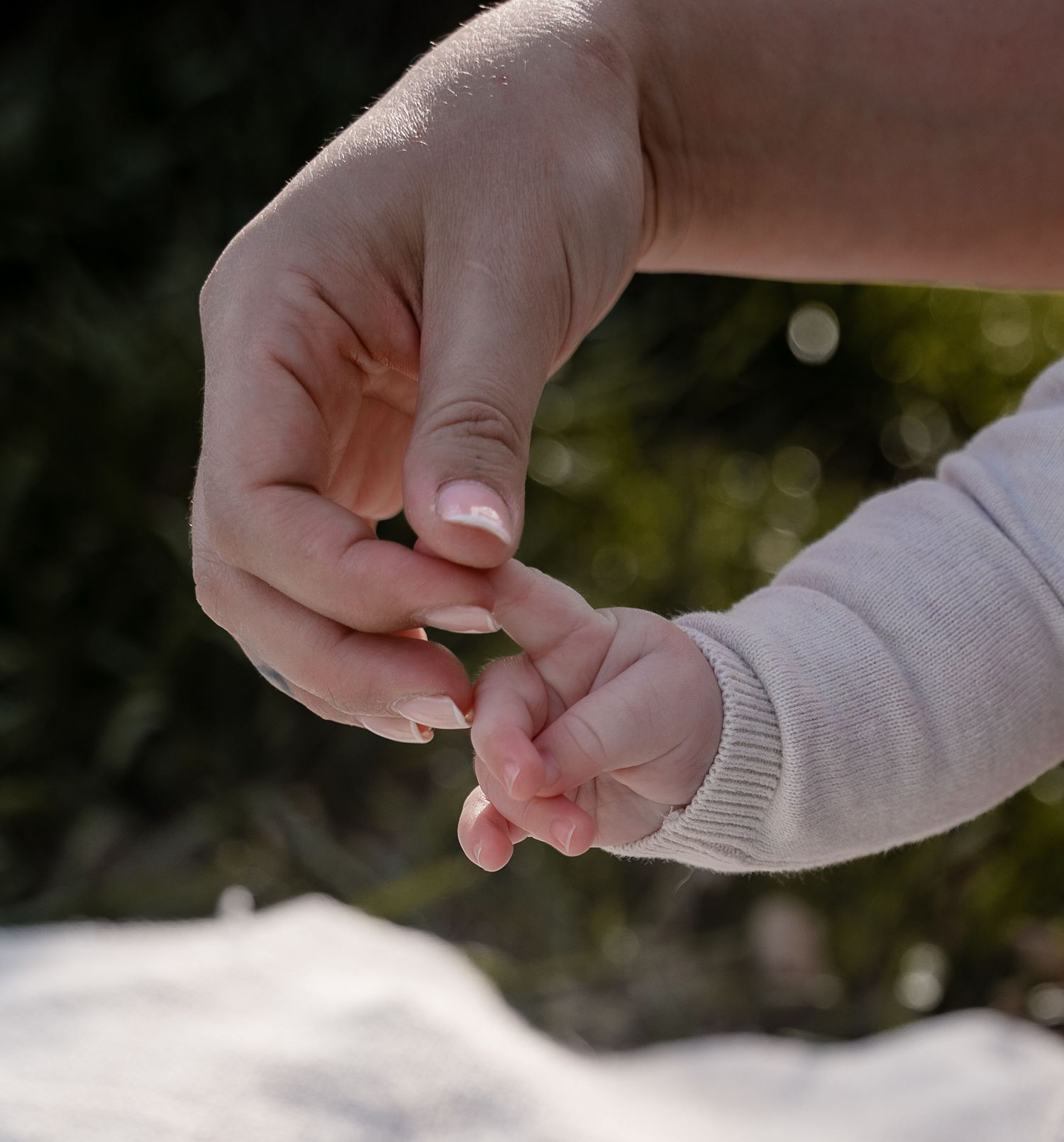 intimate-motherhood-photography-swaddle-and-snuggles.jpg