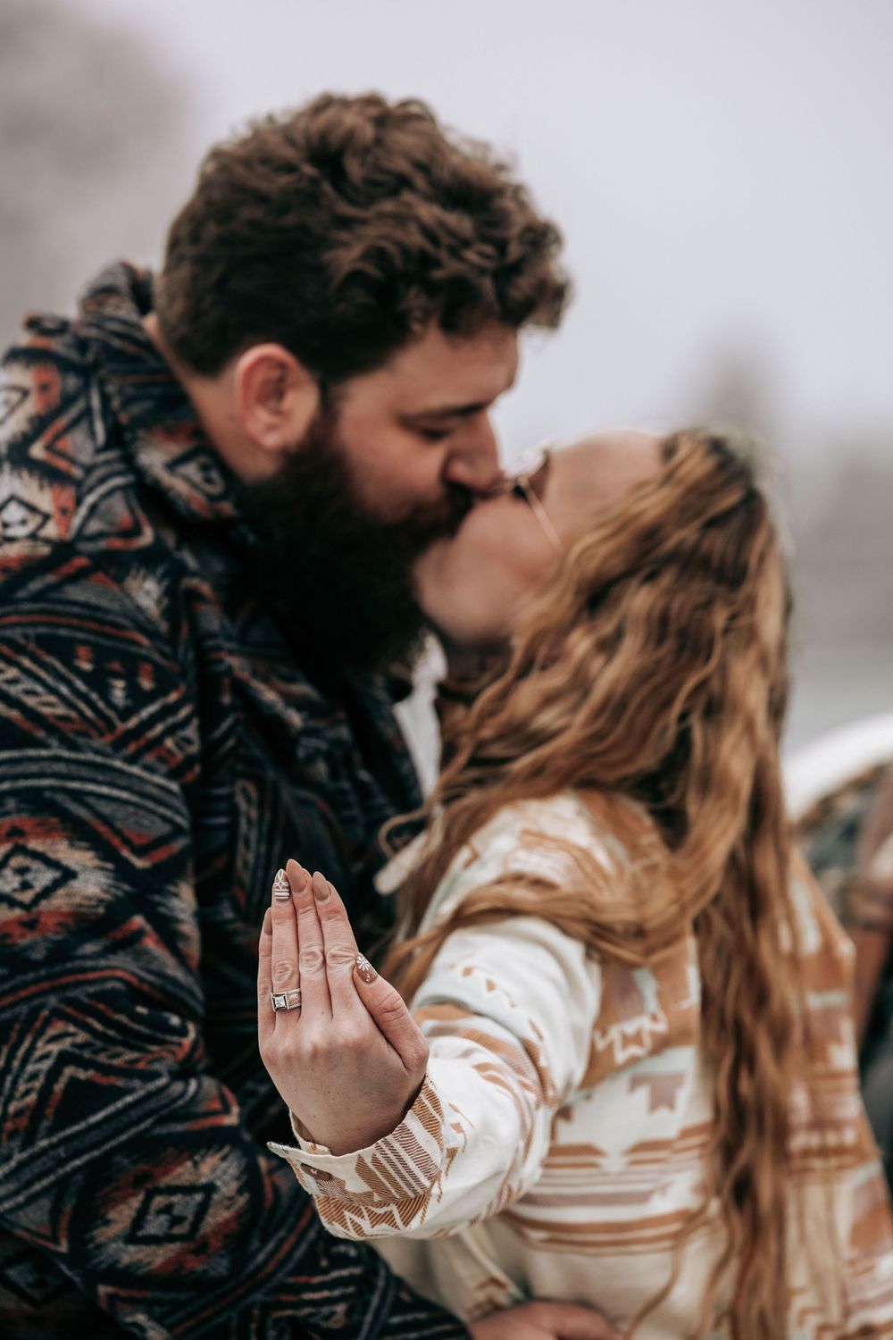 Cle Elum, WA Engagement session couple kissing