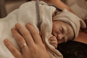 Geboortefotograaf geboorte geboortefotografie brabant Oss bevalling Den Bosch Uden  fotografie baby newborn newlife zwangerschapsshoot gezin