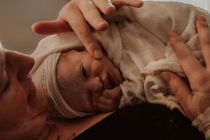 Geboortefotograaf geboorte geboortefotografie brabant Oss bevalling Den Bosch Uden  fotografie baby newborn newlife zwangerschapsshoot gezin