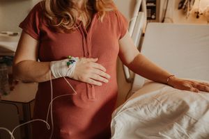 Geboortefotograaf geboorte geboortefotografie brabant Oss bevalling Den Bosch Uden  fotografie baby newborn newlife zwangerschapsshoot gezin