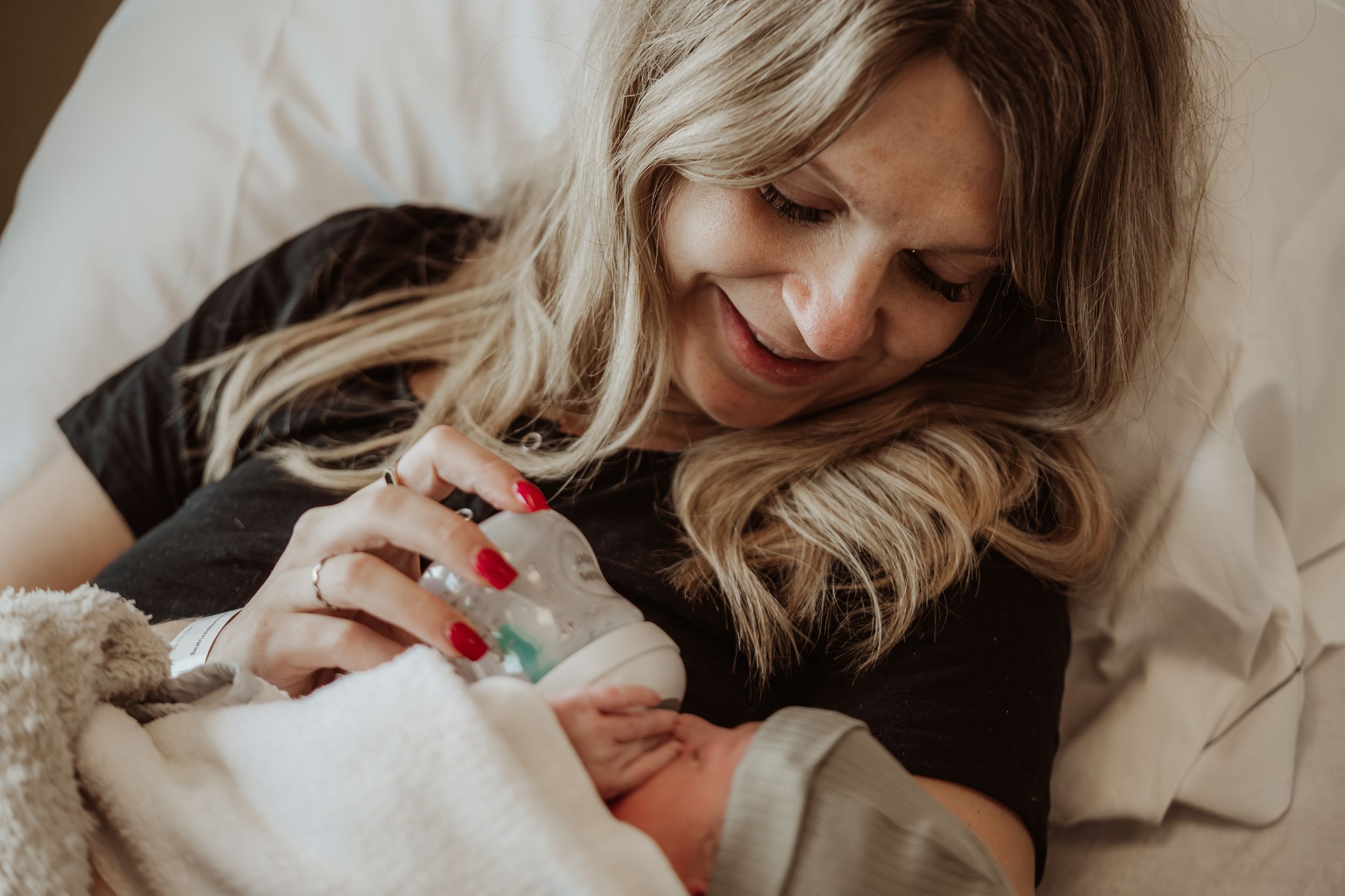 Geboortefotograaf geboorte geboortefotografie brabant Oss bevalling Den Bosch Uden  fotografie baby newborn newlife zwangerschapsshoot gezin