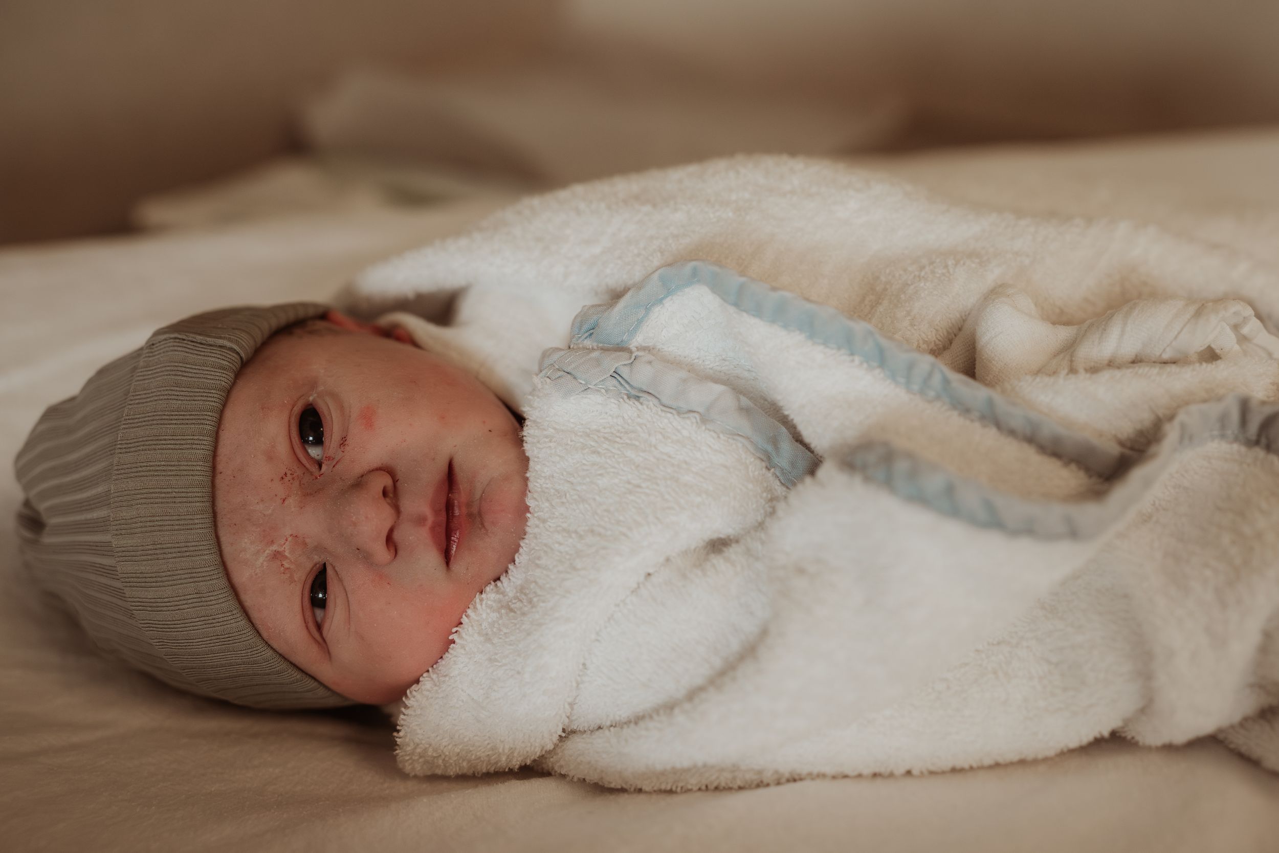 Geboortefotograaf geboorte geboortefotografie brabant Oss bevalling Den Bosch Uden  fotografie baby newborn newlife zwangerschapsshoot gezin