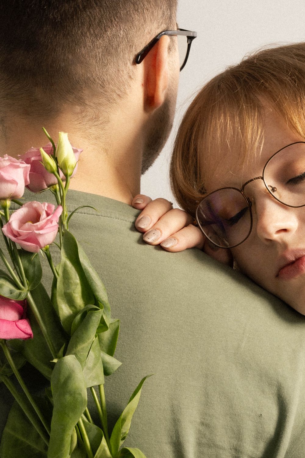 Para przed ślubem w studio fotograficznym