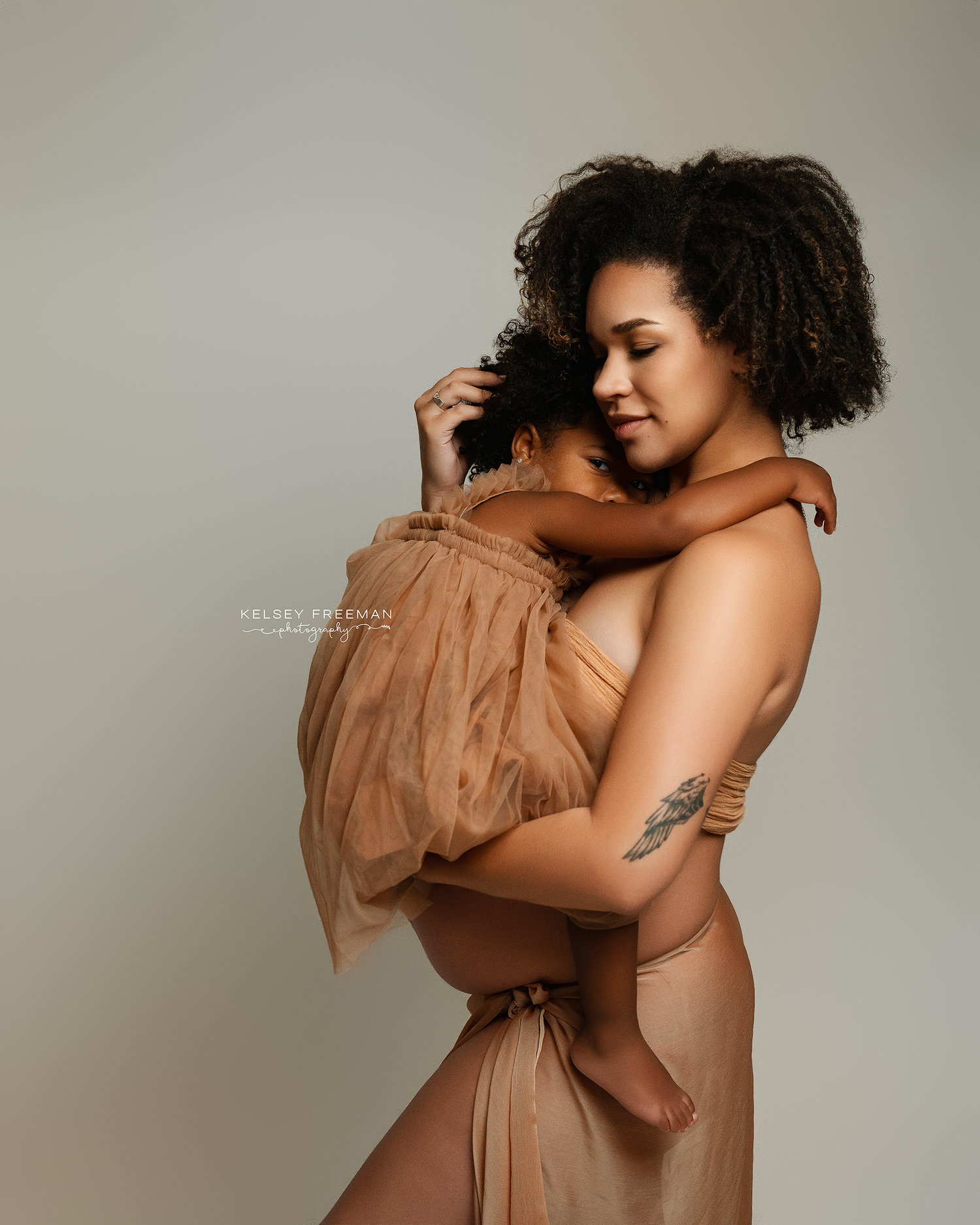 Newborn, maternity, & family photography studio located in between Atlanta, Georgia and Birmingham, Alabama with full service photo studio.