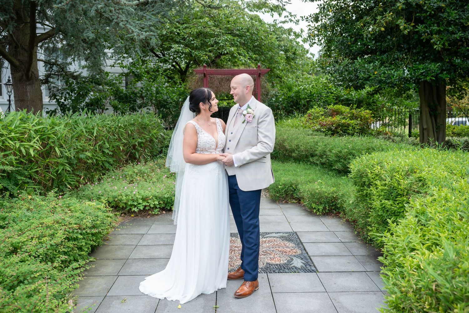 A couple shares a romantic moment in the grounds of Runcorn Town Hall by wedding photographer Michael Pardoe