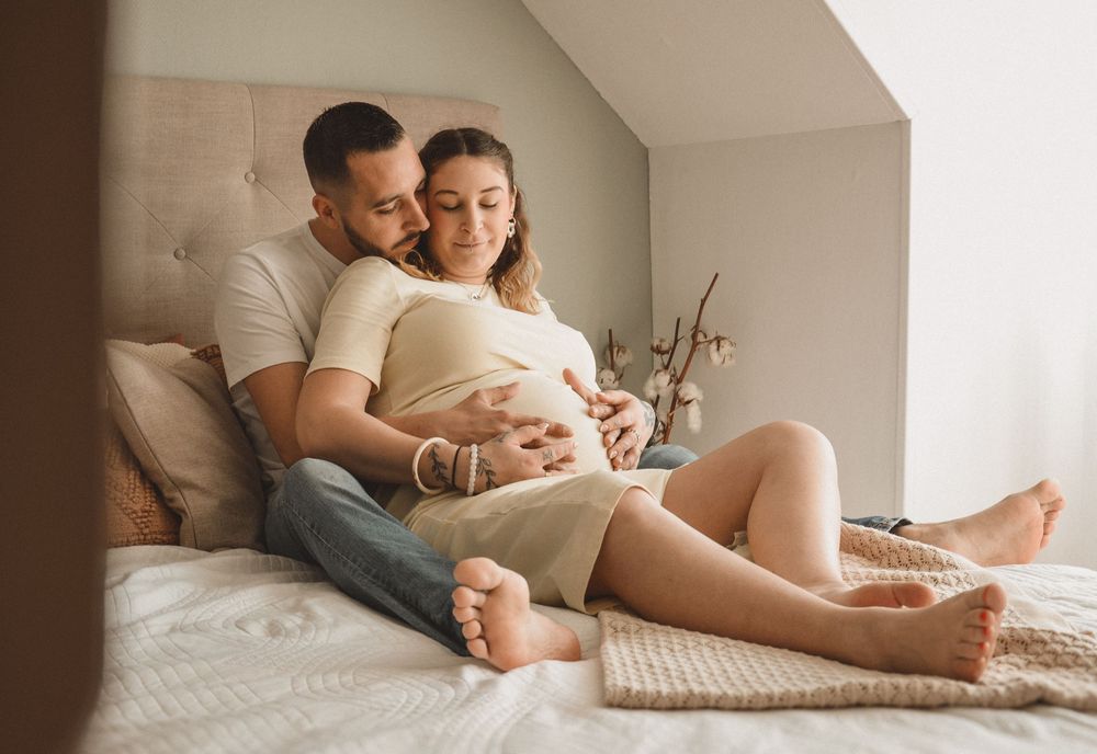 Séance photo grossesse à Douai, une parenthèse douce pour chérir ce qui est en train de naître