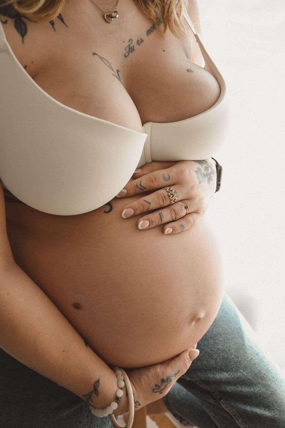 Séance photo grossesse à Douai, une parenthèse de bonheur pour apprécier ce qui est en train de naître