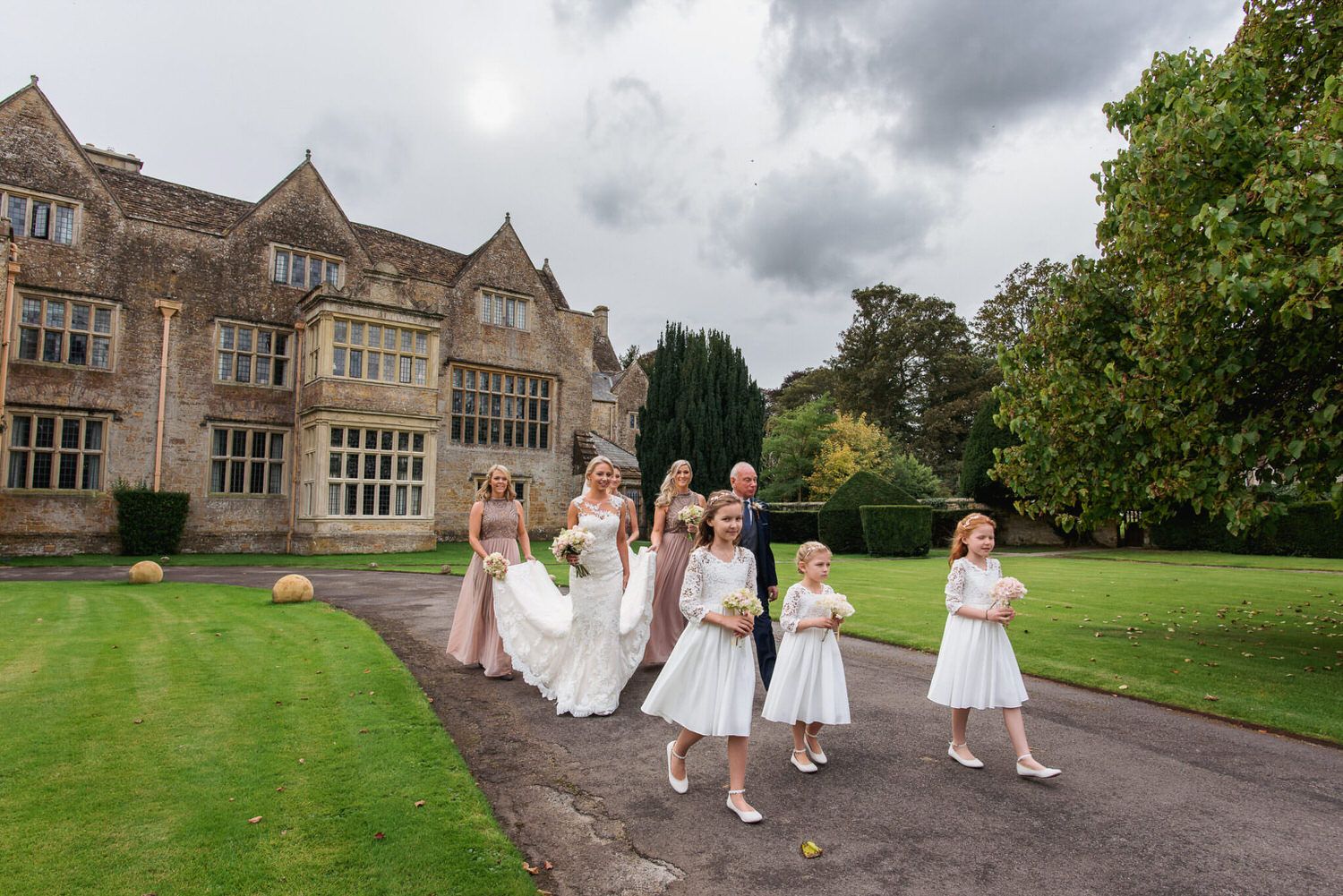 London wedding photo. Beautiful venue, bride and her bridesmaids