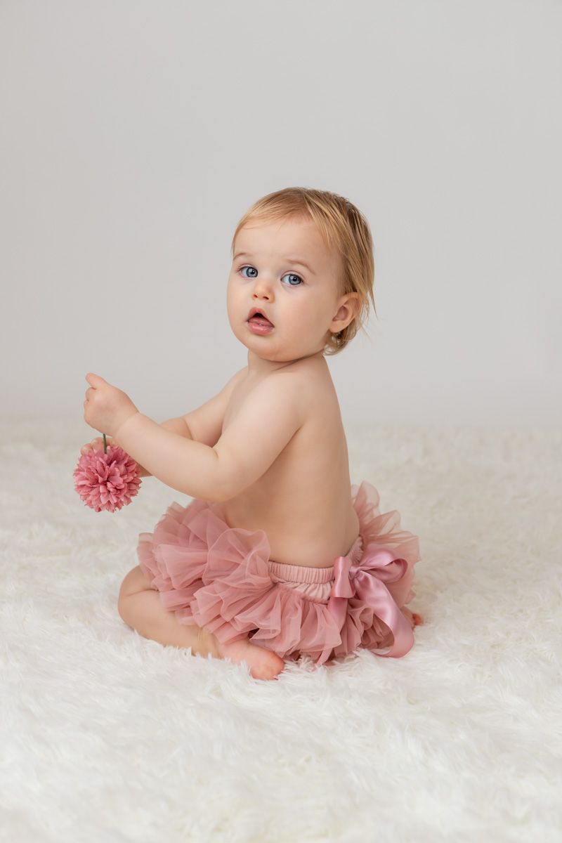 Baby girl ist birthday portaits