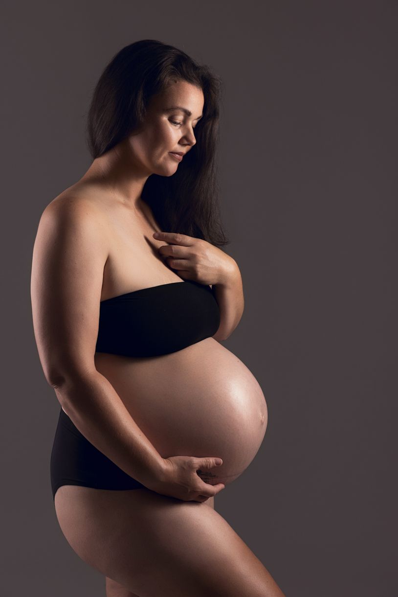 Pregnant woman photographed in a classic fine art maternity portrait at Tammy Lee Photography.