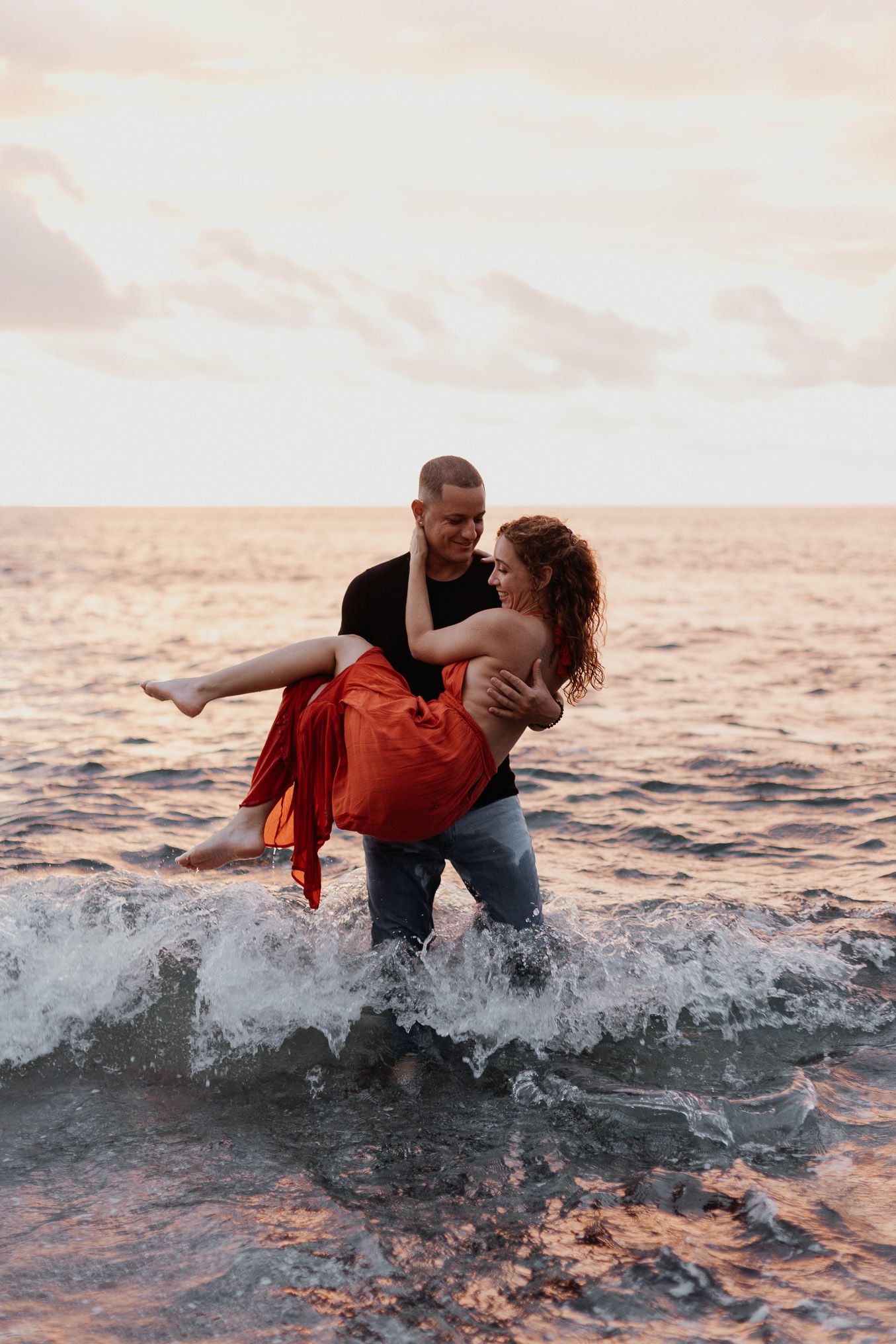 séance photo engagement sur la plage en Vendée