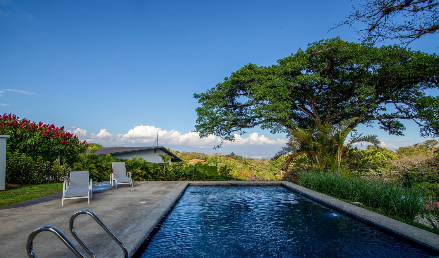 Private pool surrounded by tropical greenery in a luxury home located in Atenas, Costa Rica, offering breathtaking views and tranquility