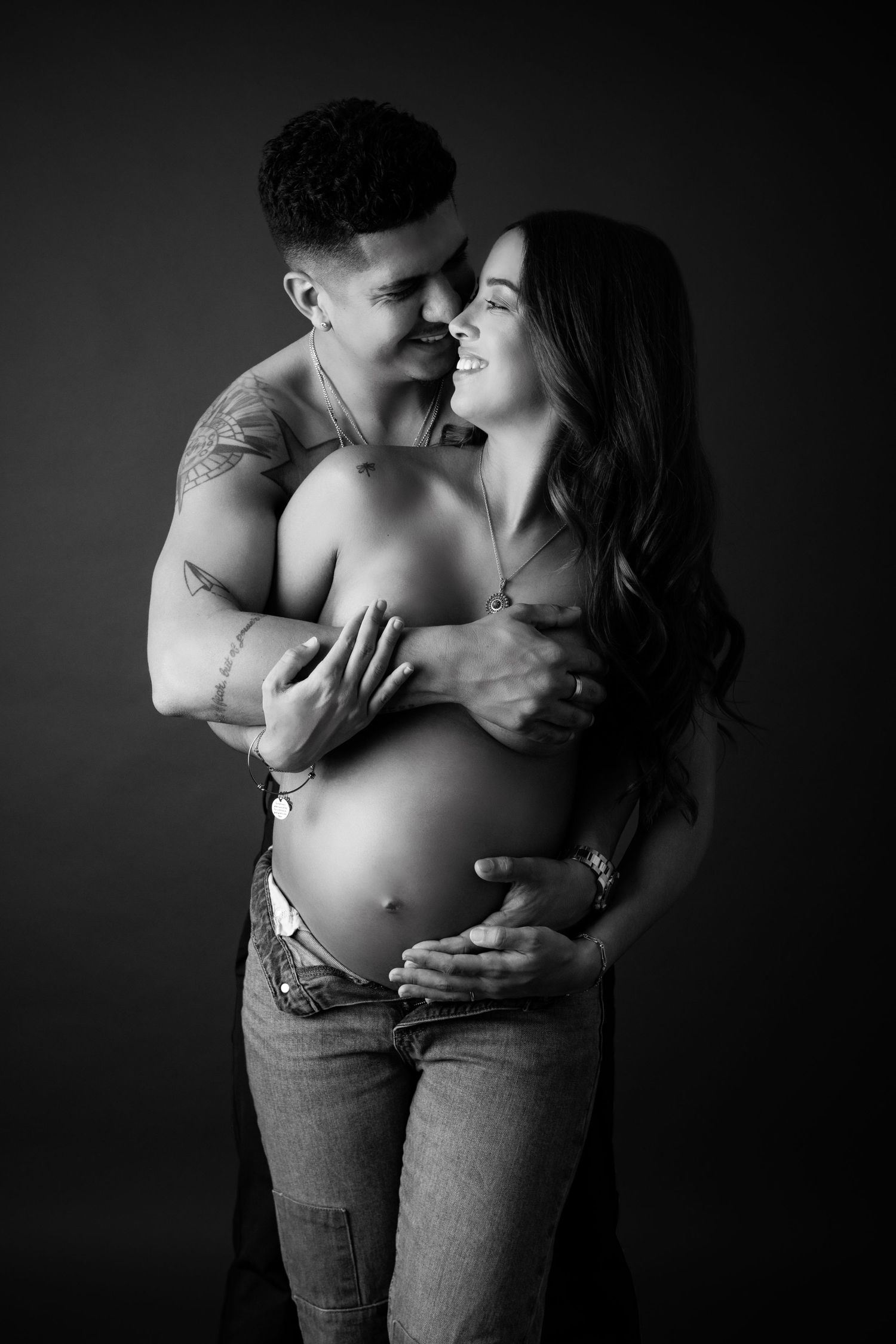 Intimate black and white maternity photoshoot by D. Dream Photography by Keily Rotundo. Bradenton, Parrish, Lakewood Ranch, FL