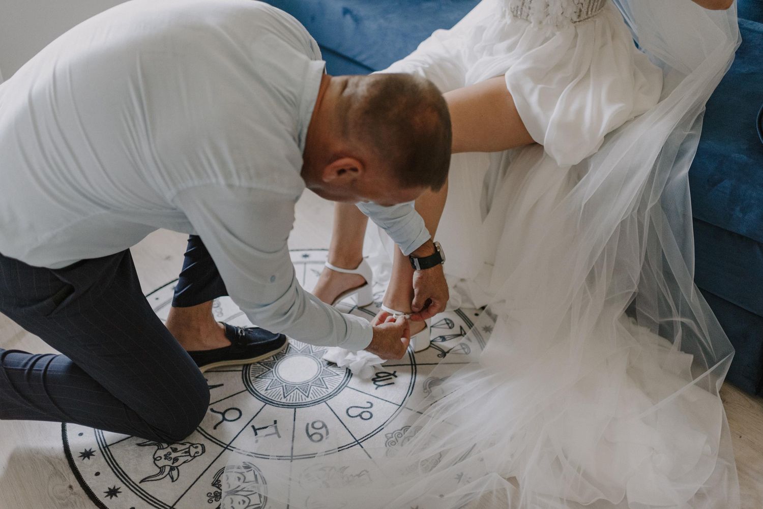 Wedding guests collaborating on writing messages in a select order on a white circular table.