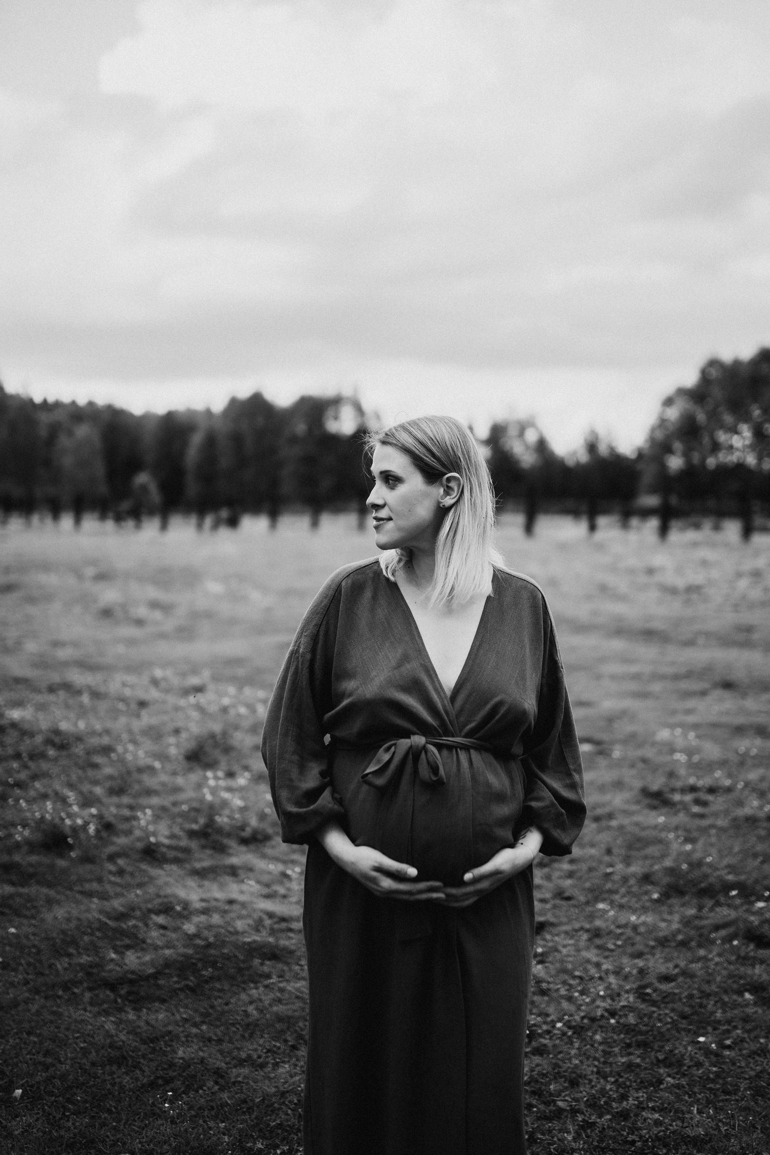 sesja ciążowa plenerowa Katowice sesja brzuszkowa w plenerze sesja w stajni fotograf Katowice Śląsk sesja zdjęciowa ciąża zdjęcia ciążowe