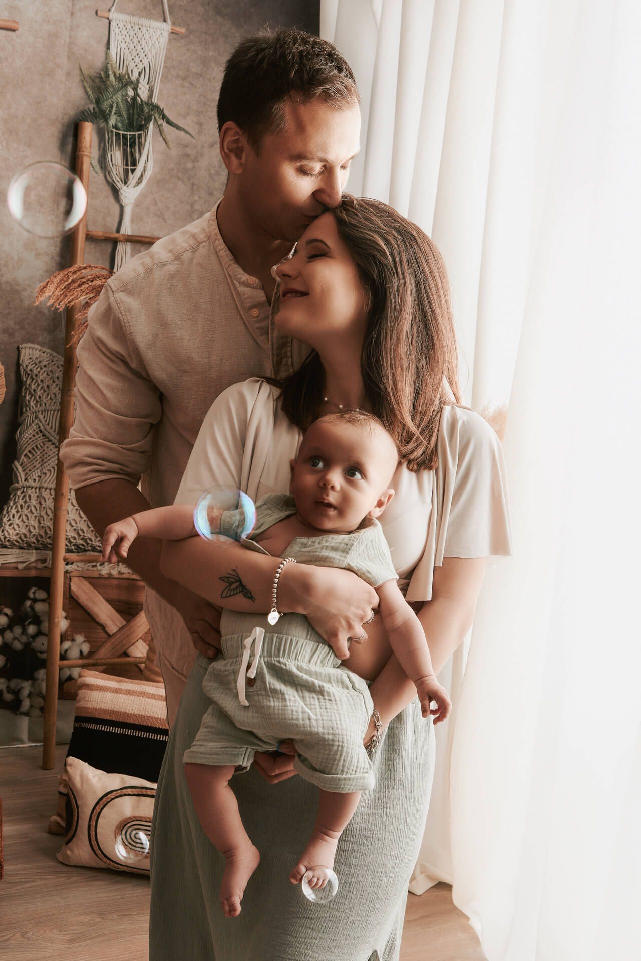 fotografia di famiglia a bruino torino - tema famiglia bimbi in stile boho