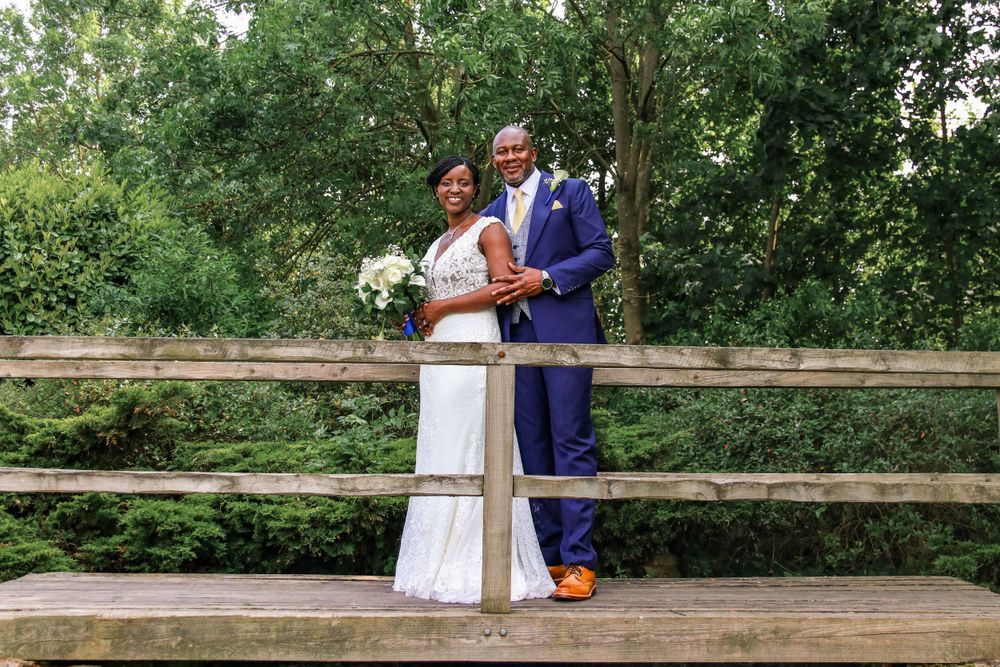 Couple on wedding day by H&H Photography, hhphotographyuk.com