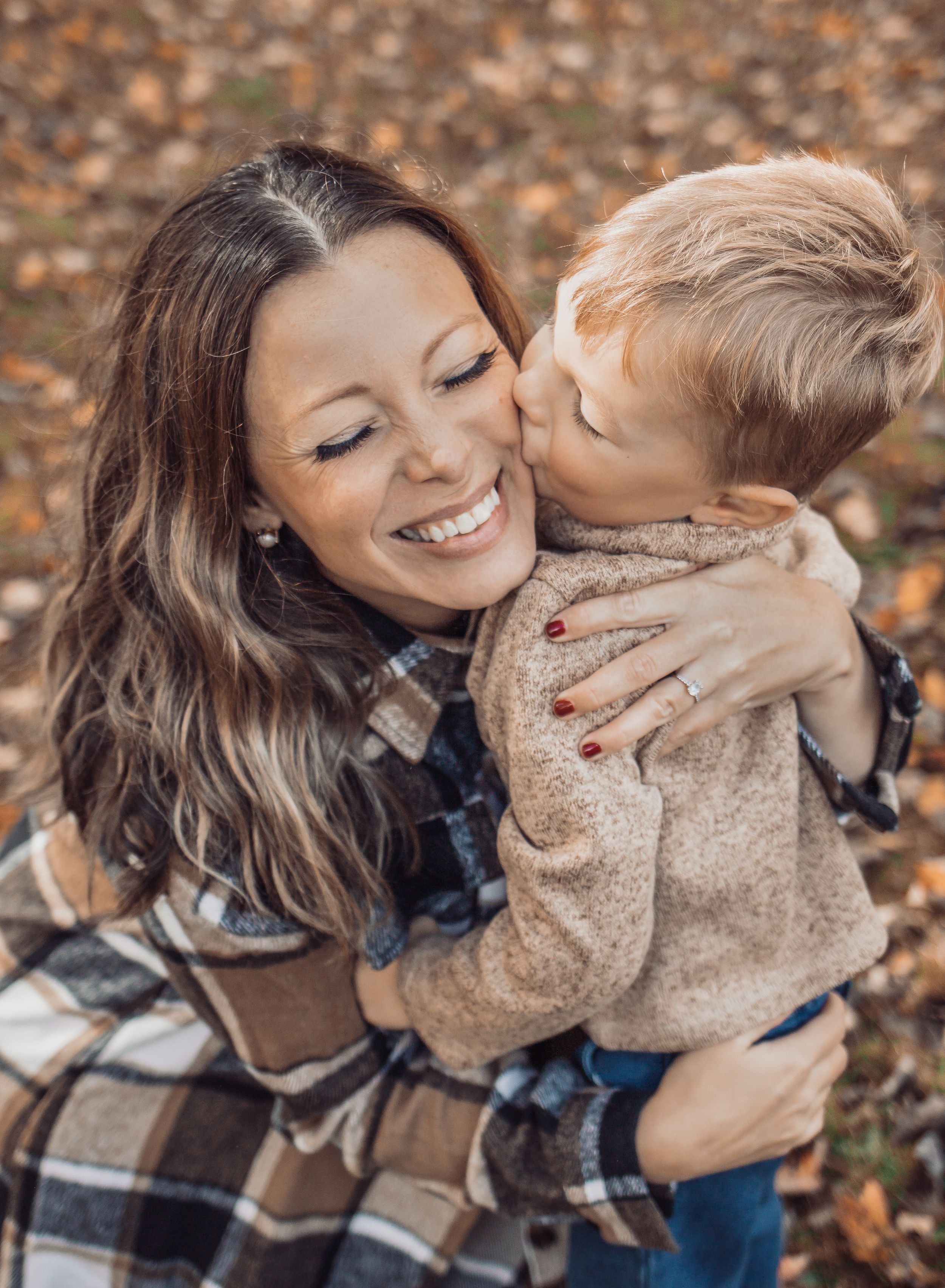mom, little boy, kissing mom's cheek, mom smiling, mom hugging little boy, outdoor photography, fall, family photographer, Moncton.