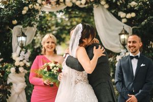Fotograf za vencanje Srbija Novi Sad  
Wedding photographer 
Zagrljaj mlade i mladoženje 
Ljubav na selu 
Salaš Vojvodina