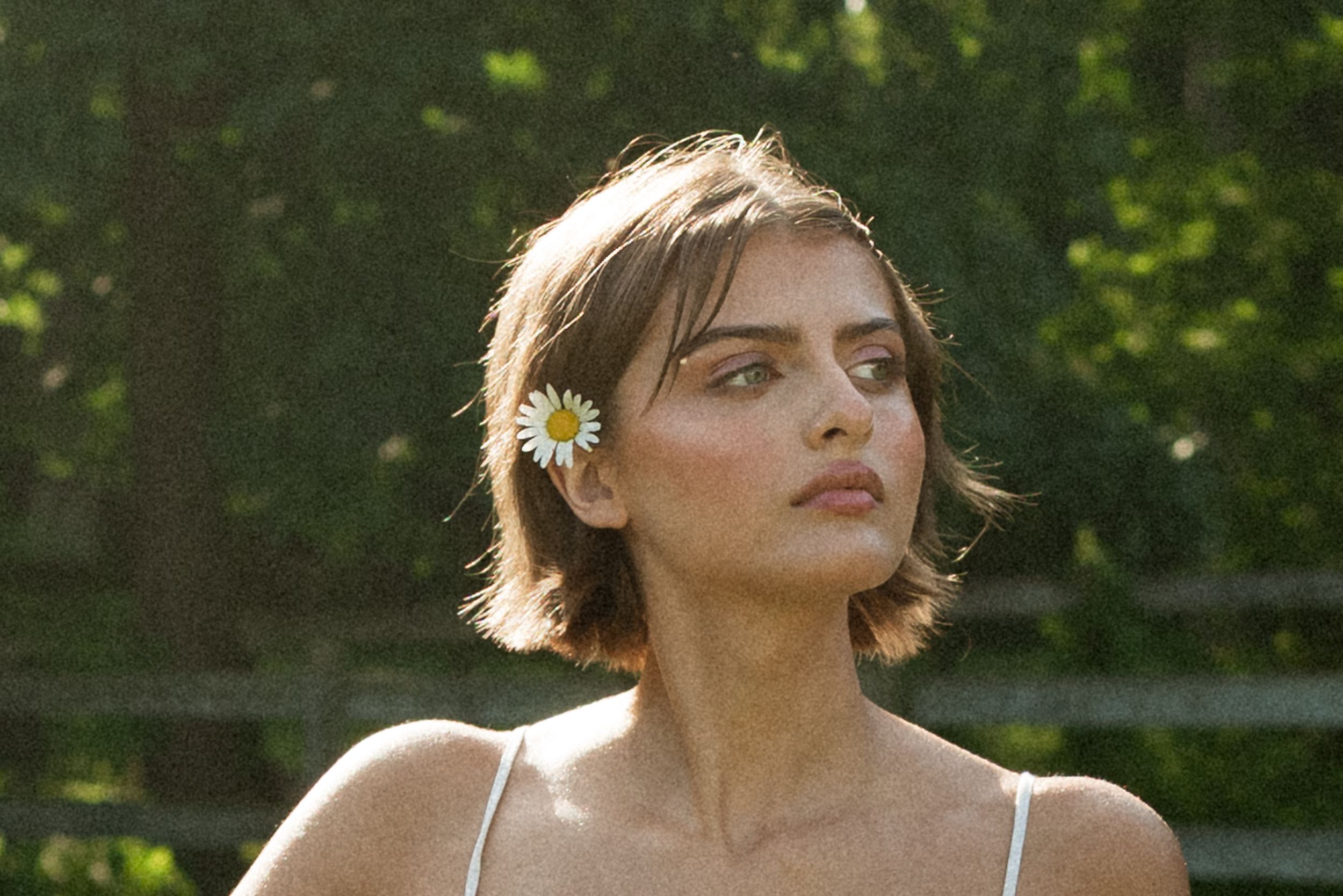 Senior, model, portfolio building, flowers, garden vibes, boho vibes, western boho, summer, girl, woman, vintage, pinterest aesthetic