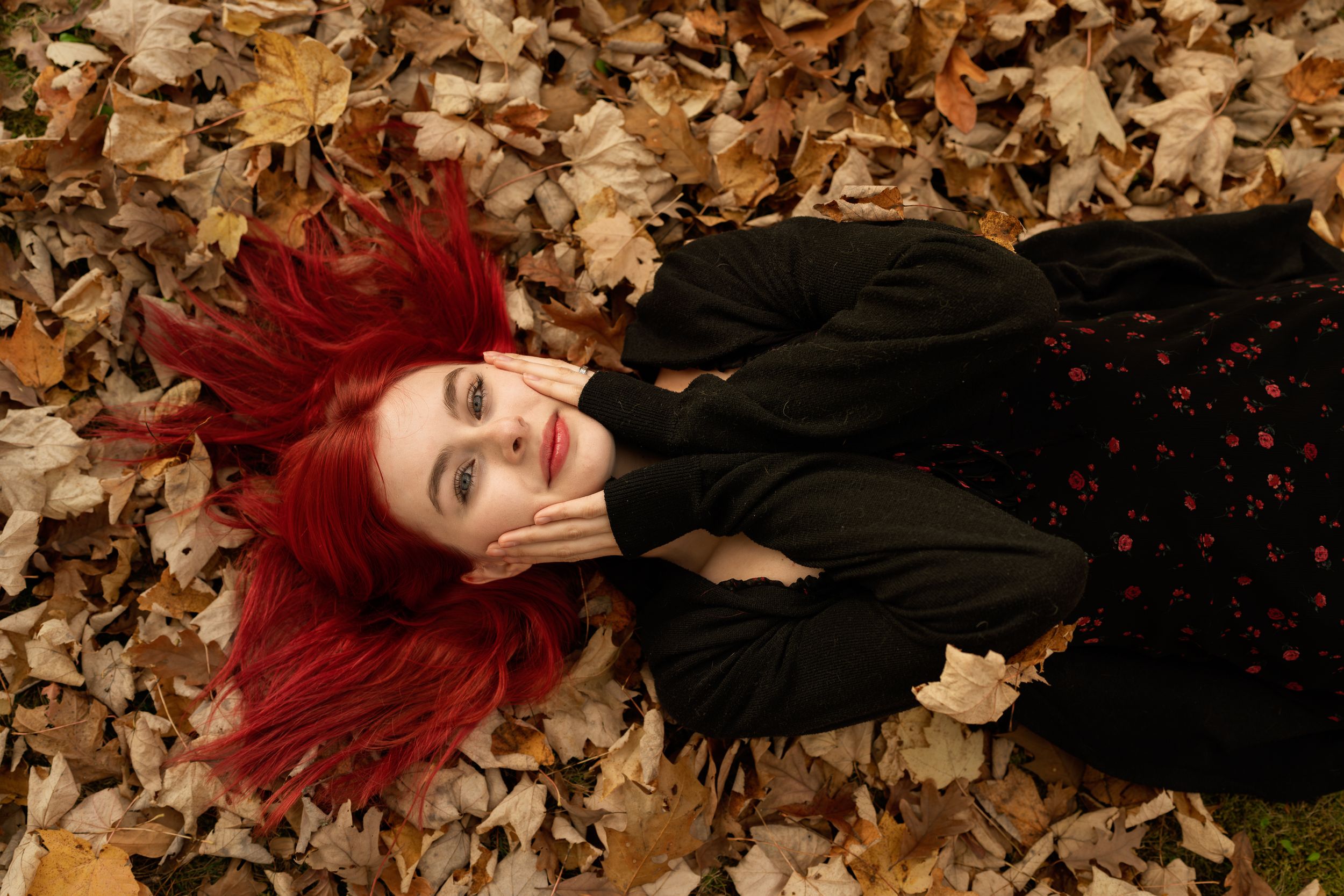 edgy, fall, senior photos, cool girl, leaves