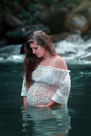 El Yunque Rainforest Maternity Photoshoot. Puerto Rico Photographer. Albert Ray Photo. Pregnancy photos.