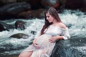 Puerto Rico Photographer. Albert Ray Photo. Maternity Photoshoot. Rainforest Photoshoot. Book Now. El Yunque. Pregnancy Photos. Portraits.