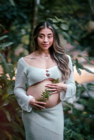 El Yunque Rainforest Maternity Photoshoot. Puerto Rico Photographer. Albert Ray Photo. Pregnancy photos.
