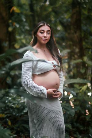 El Yunque Rainforest Maternity Photoshoot. Puerto Rico Photographer. Albert Ray Photo. Pregnancy photos.