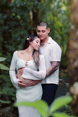 Puerto Rico Photographer. Albert Ray Photo. Maternity Photoshoot. Rainforest Photoshoot. Book Now. El Yunque. Pregnancy Photos. Portraits.