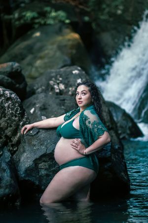 El Yunque Rainforest Maternity Photoshoot. Puerto Rico Photographer. Albert Ray Photo. Pregnancy photos.