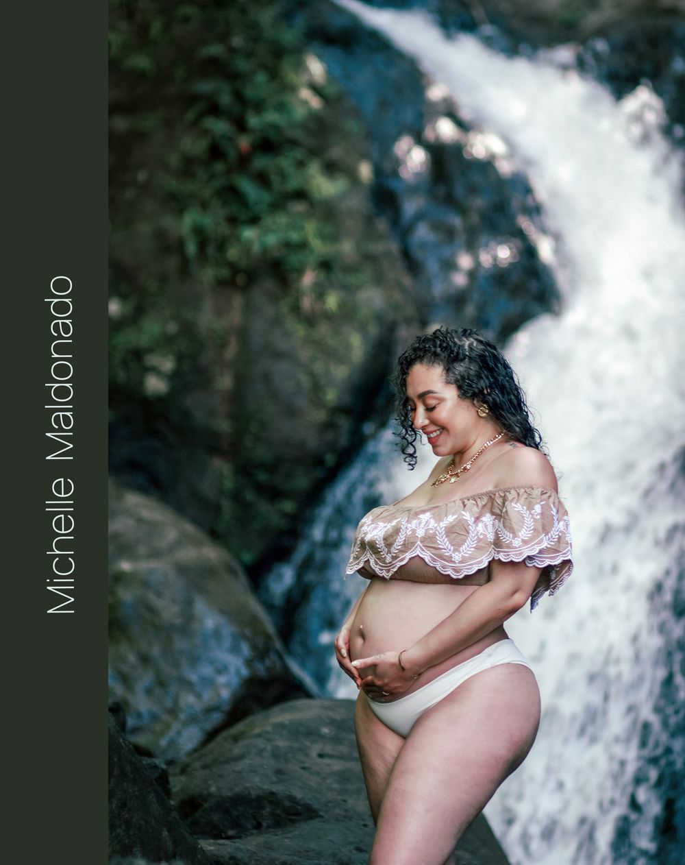 El Yunque Rainforest Maternity Photoshoot. Puerto Rico Photographer. Albert Ray Photo. Pregnancy photos.