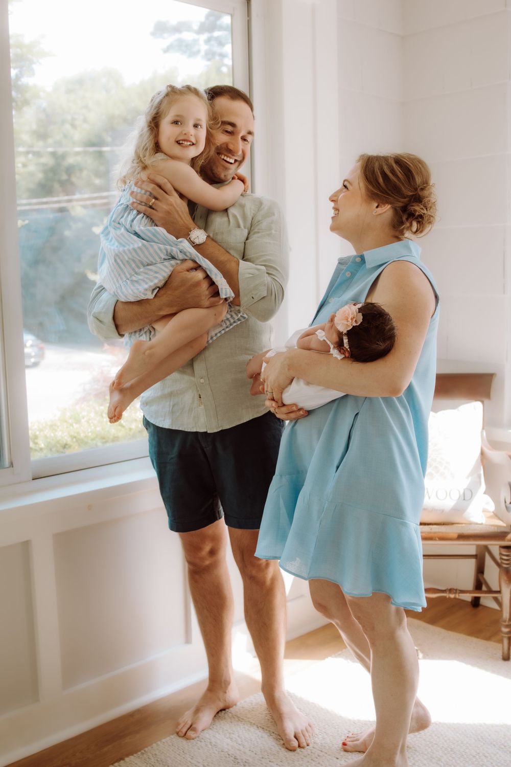 new jersey newborn photographer  lifestyle newborn photographer newborn family photoshoot