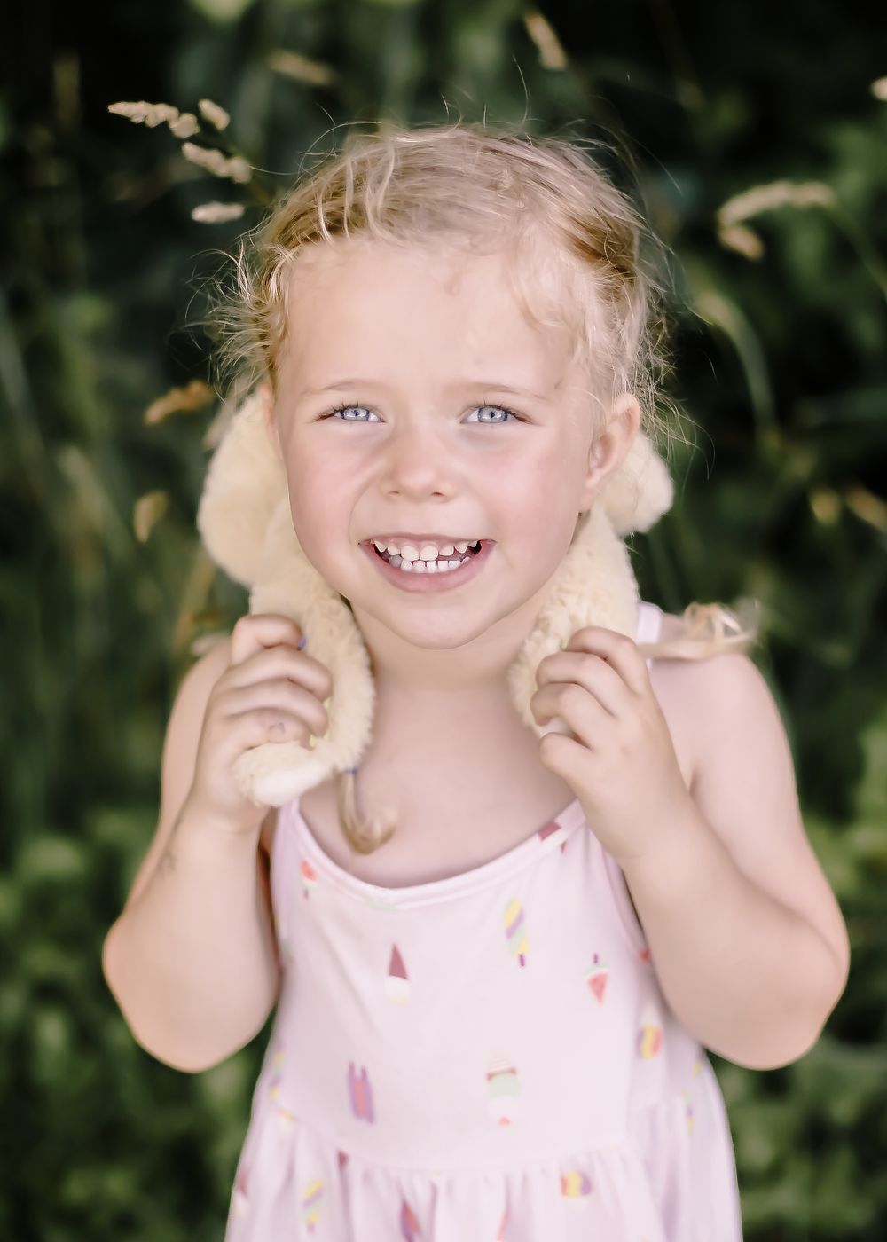 Family Portrait
Professional Photographer Janesville Wisconsin
outdoors
natural light photography