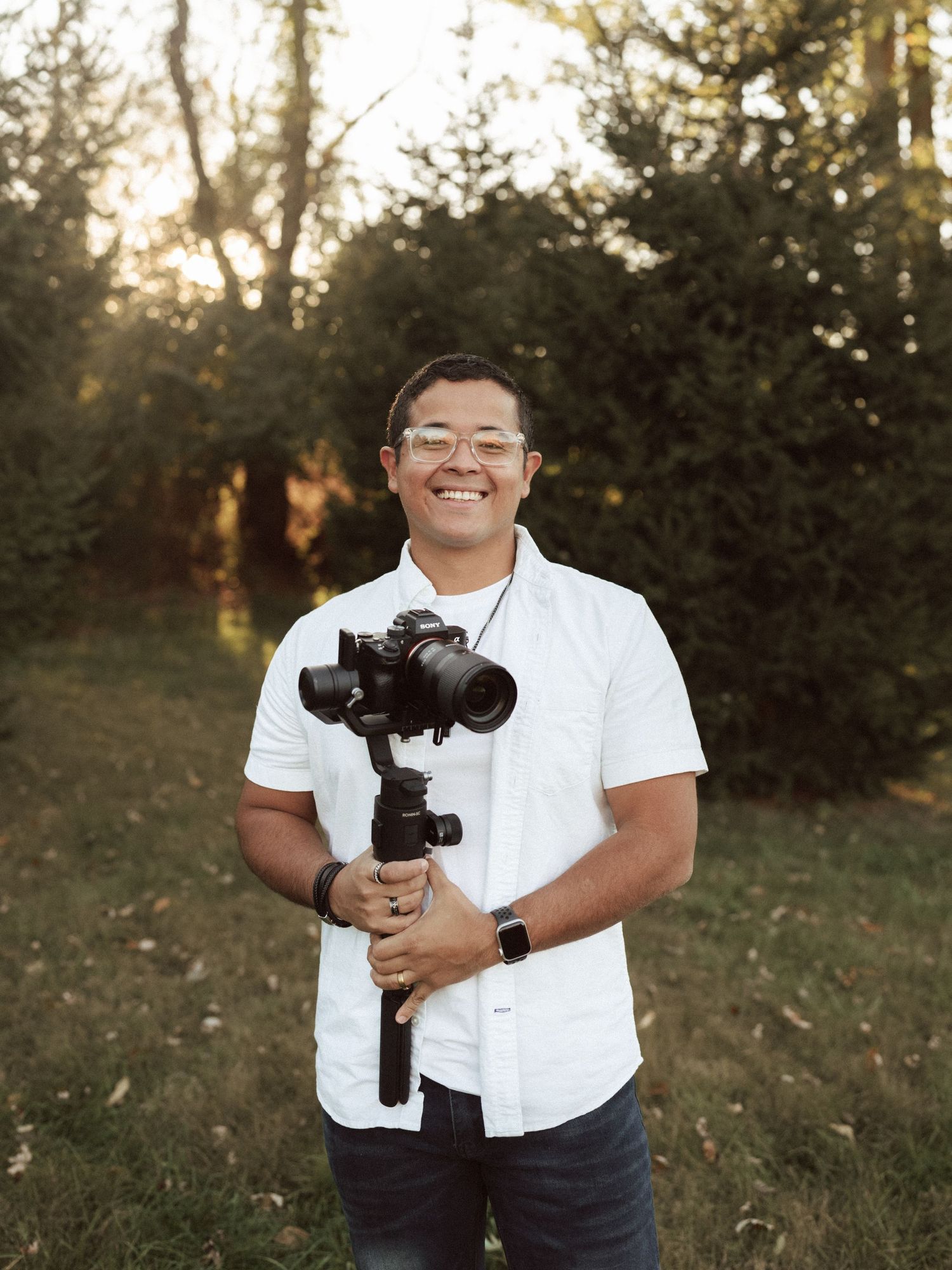 Keylor Vega León. Wedding Photographer and Videographer. Owner of KreativePh and Vega León Photo + Film. Mount Vernon Nazarene University.