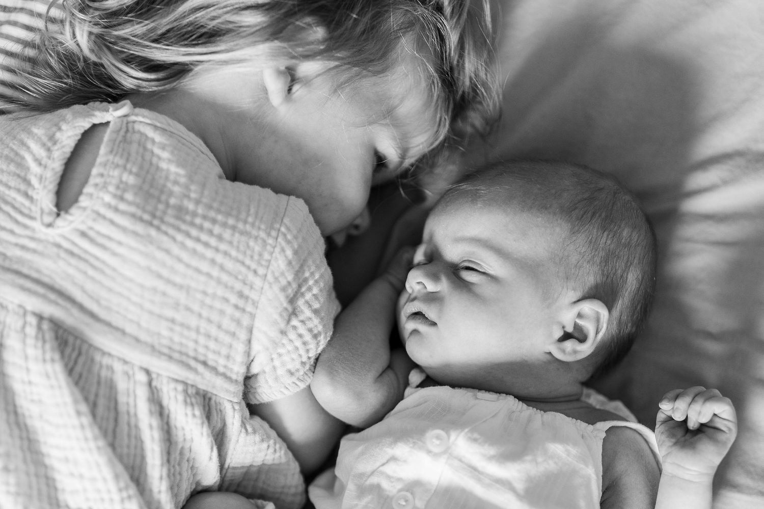 Book a family photoshoot
Maternity and newborn photography
Newborn and toddler photos at home
Natural family photos with a baby