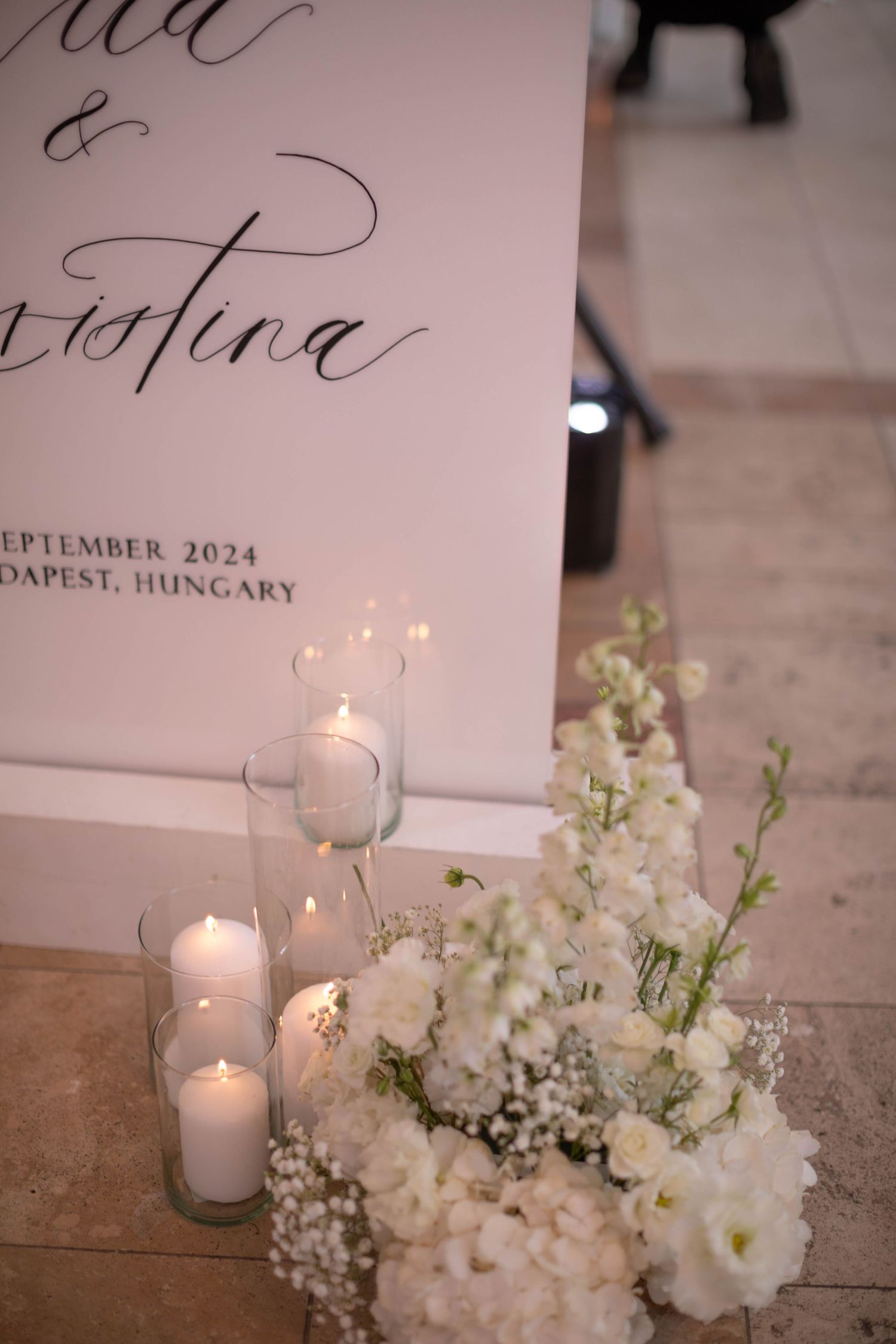 modern-wedding-decor-budapest-minimalist-tablescape-with-clean-lines-neutral-tones-and-contemporary-florals.jpg