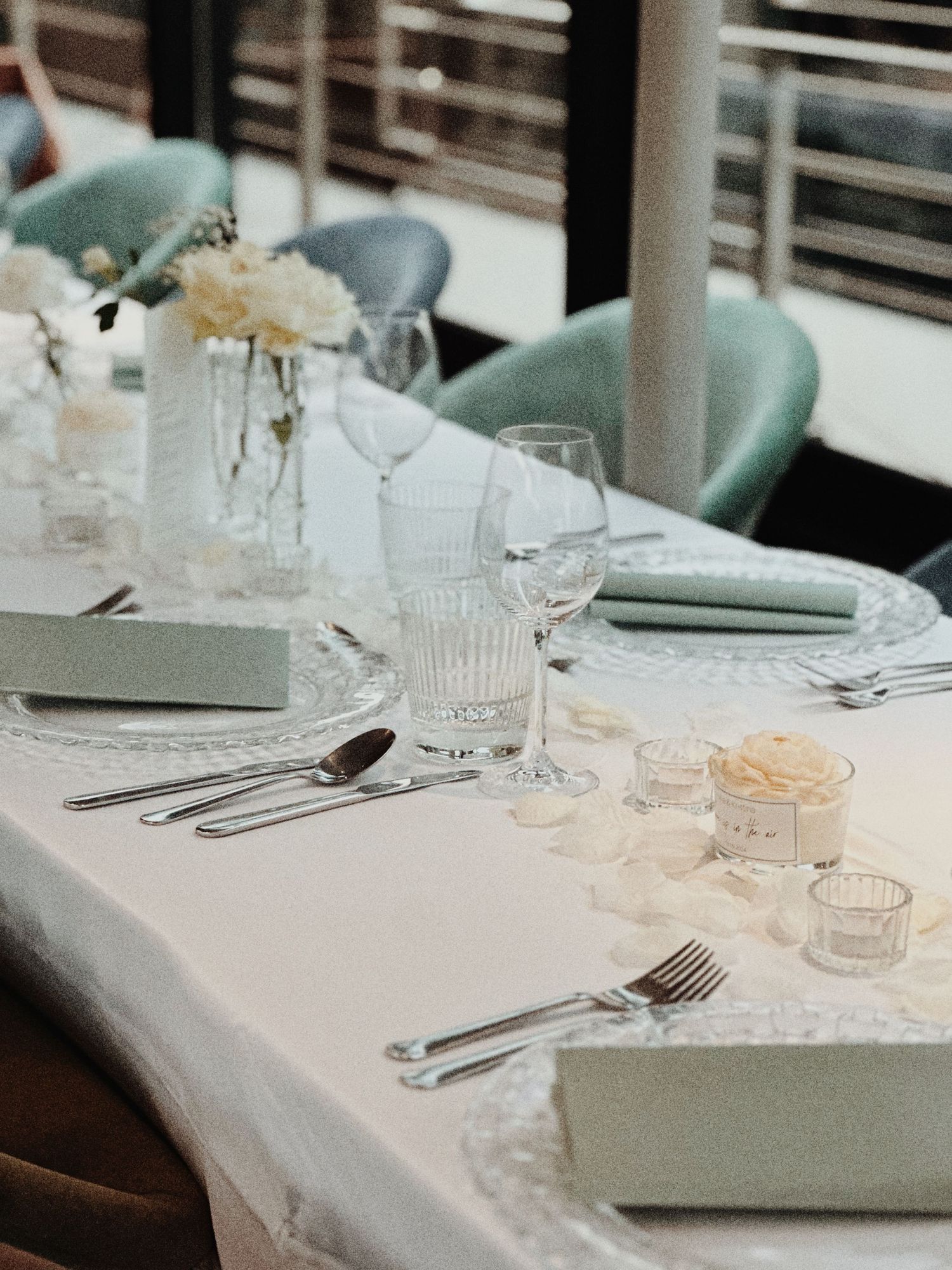 budapest-boat-wedding-decor-on-danube-romantic-reception-setup-with-florals-and-city-view-destination-event.jpg